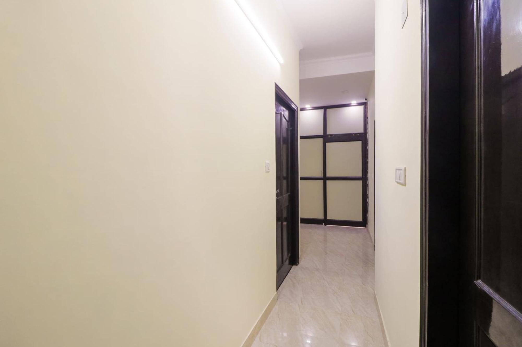 Golden Bridge Hotel New Delhi Exterior photo