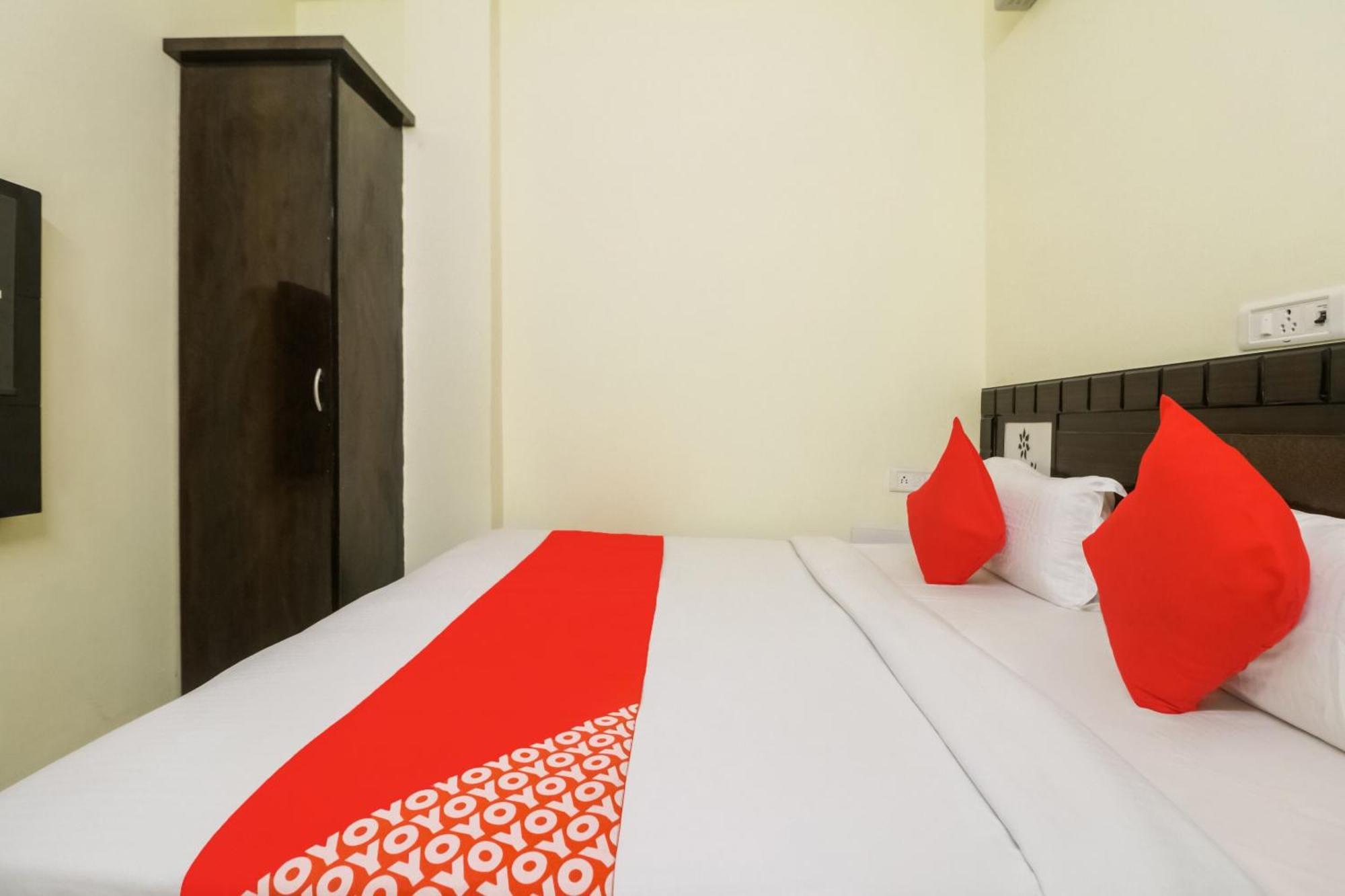 Golden Bridge Hotel New Delhi Exterior photo
