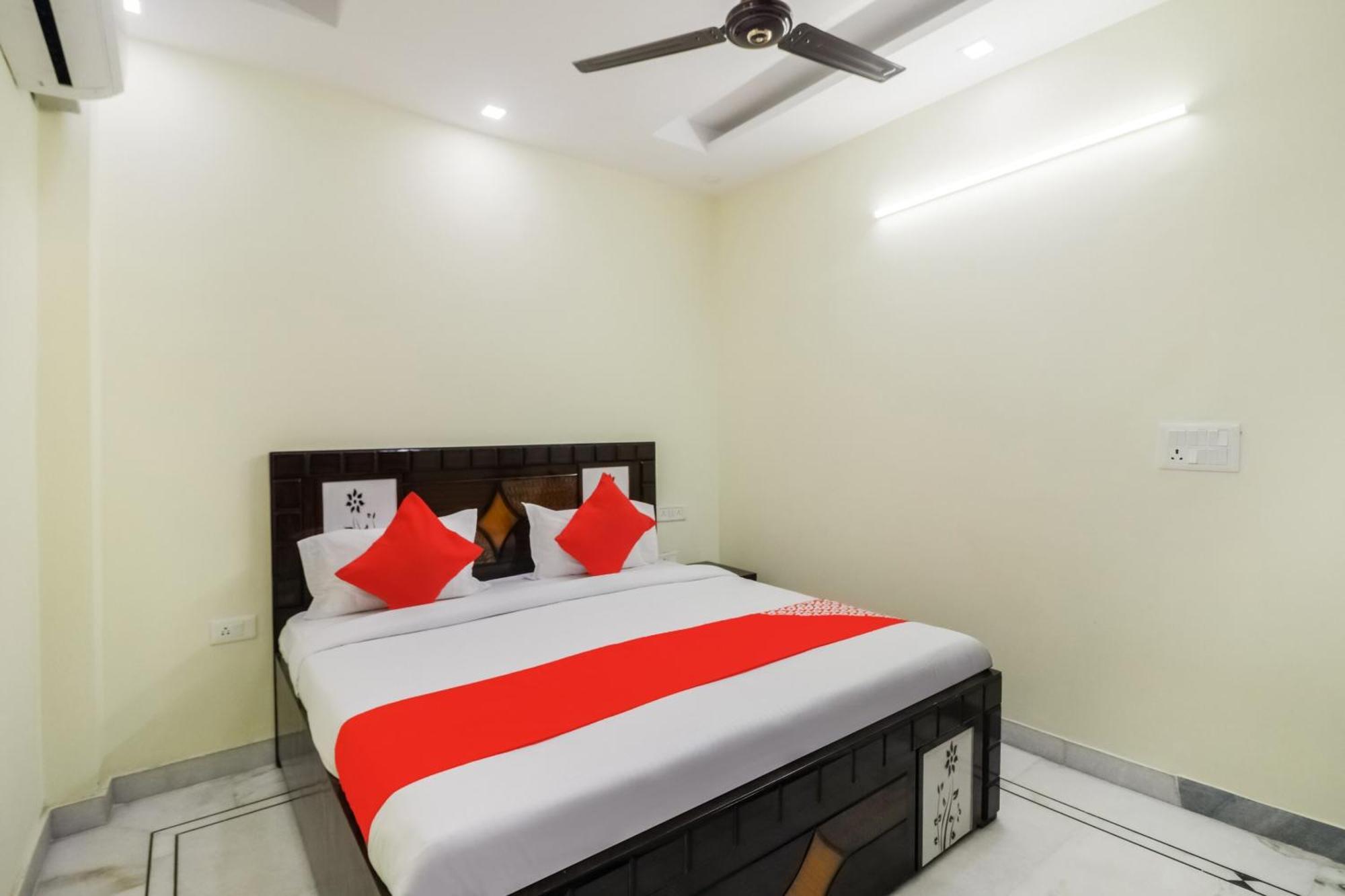 Golden Bridge Hotel New Delhi Exterior photo