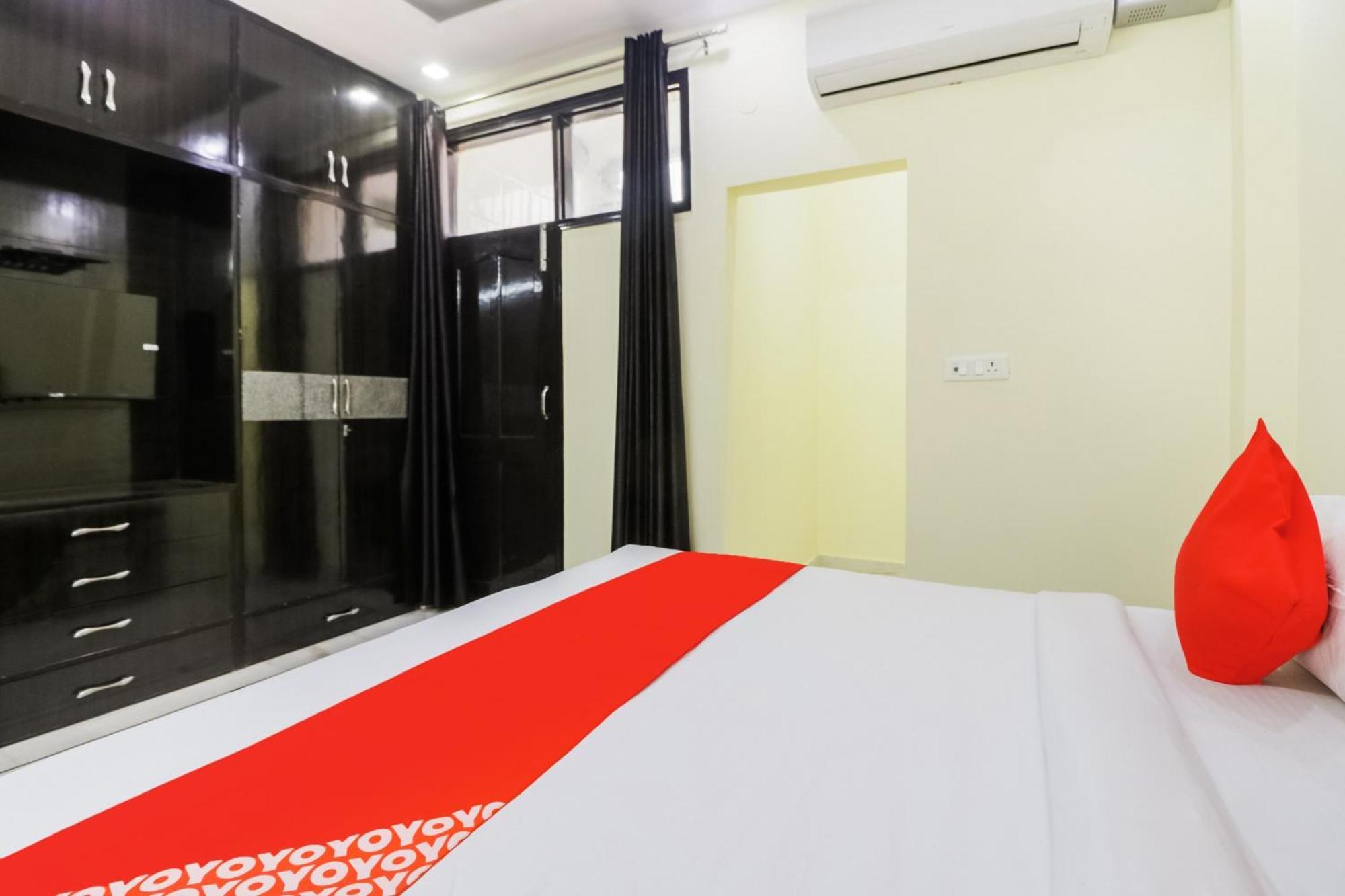 Golden Bridge Hotel New Delhi Exterior photo
