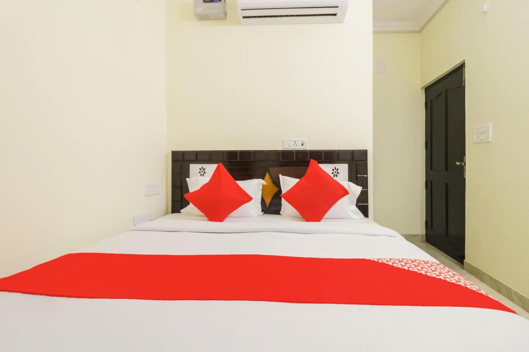 Golden Bridge Hotel New Delhi Exterior photo