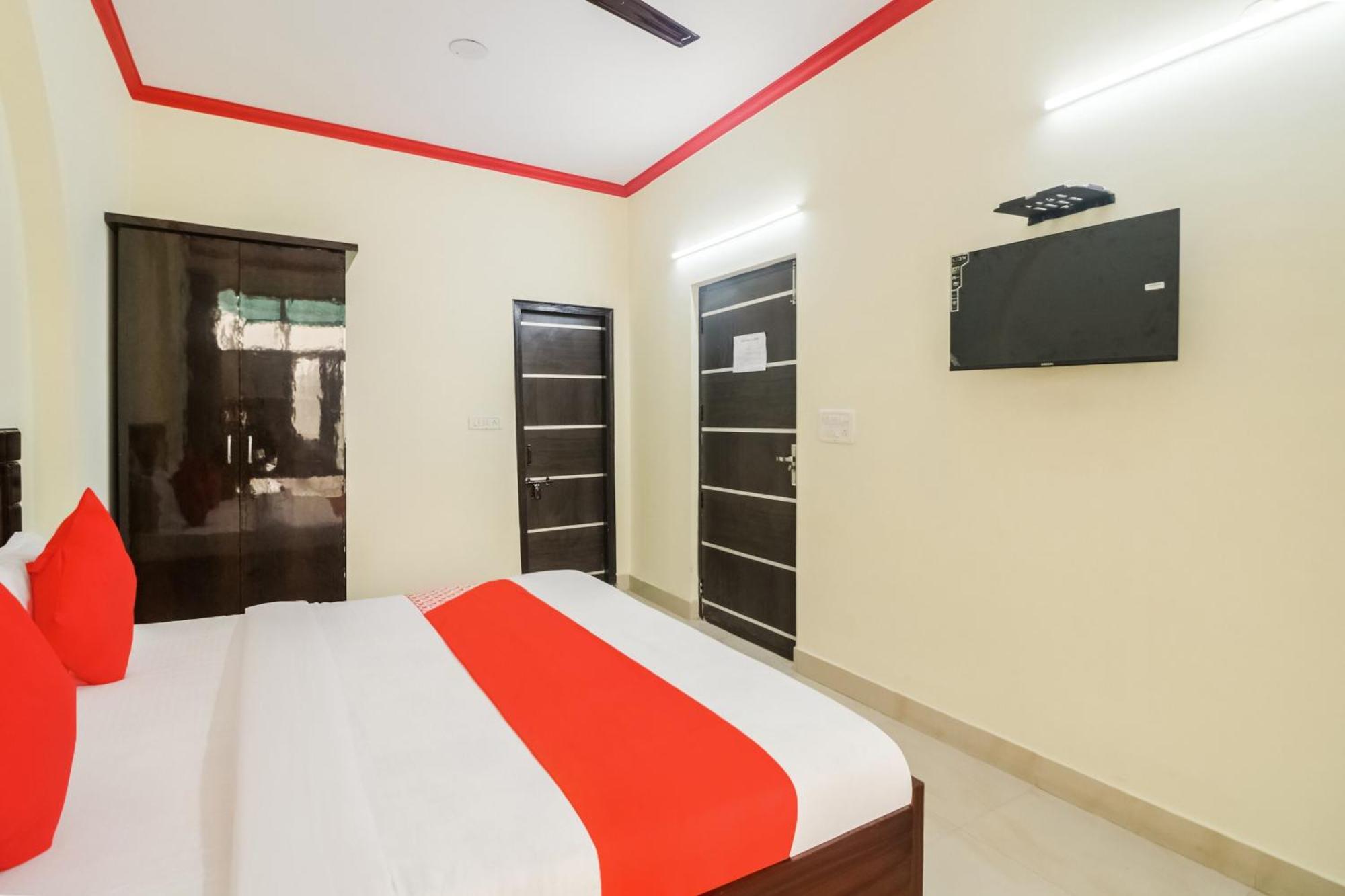 Golden Bridge Hotel New Delhi Exterior photo