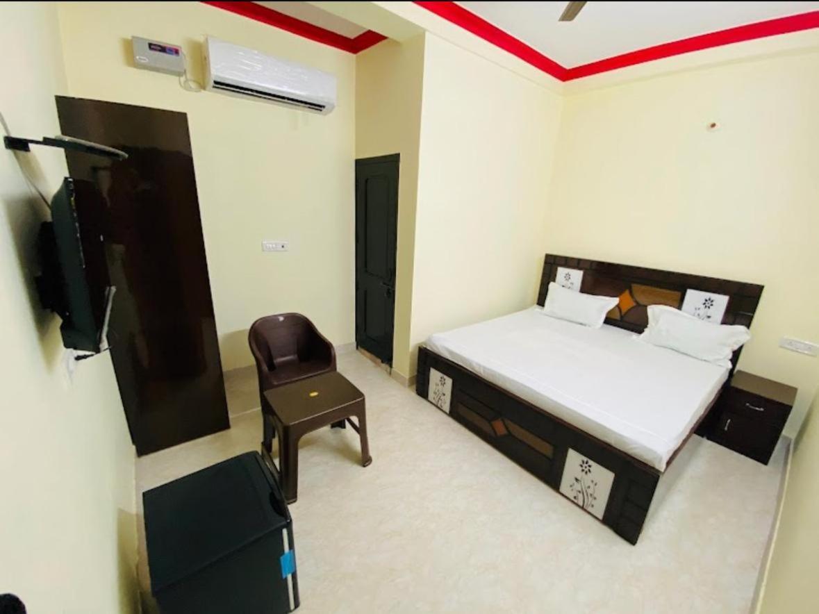 Golden Bridge Hotel New Delhi Exterior photo