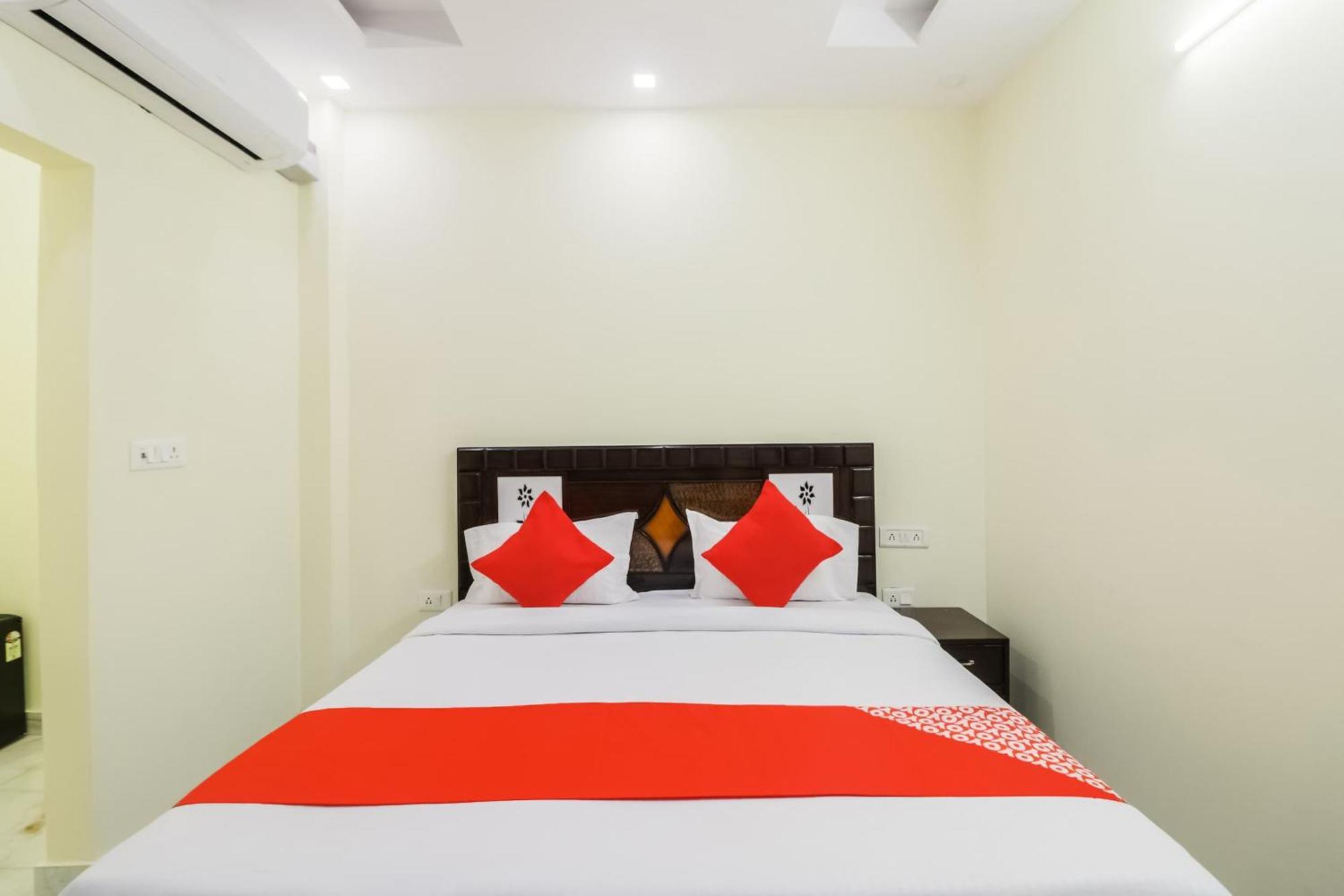 Golden Bridge Hotel New Delhi Exterior photo