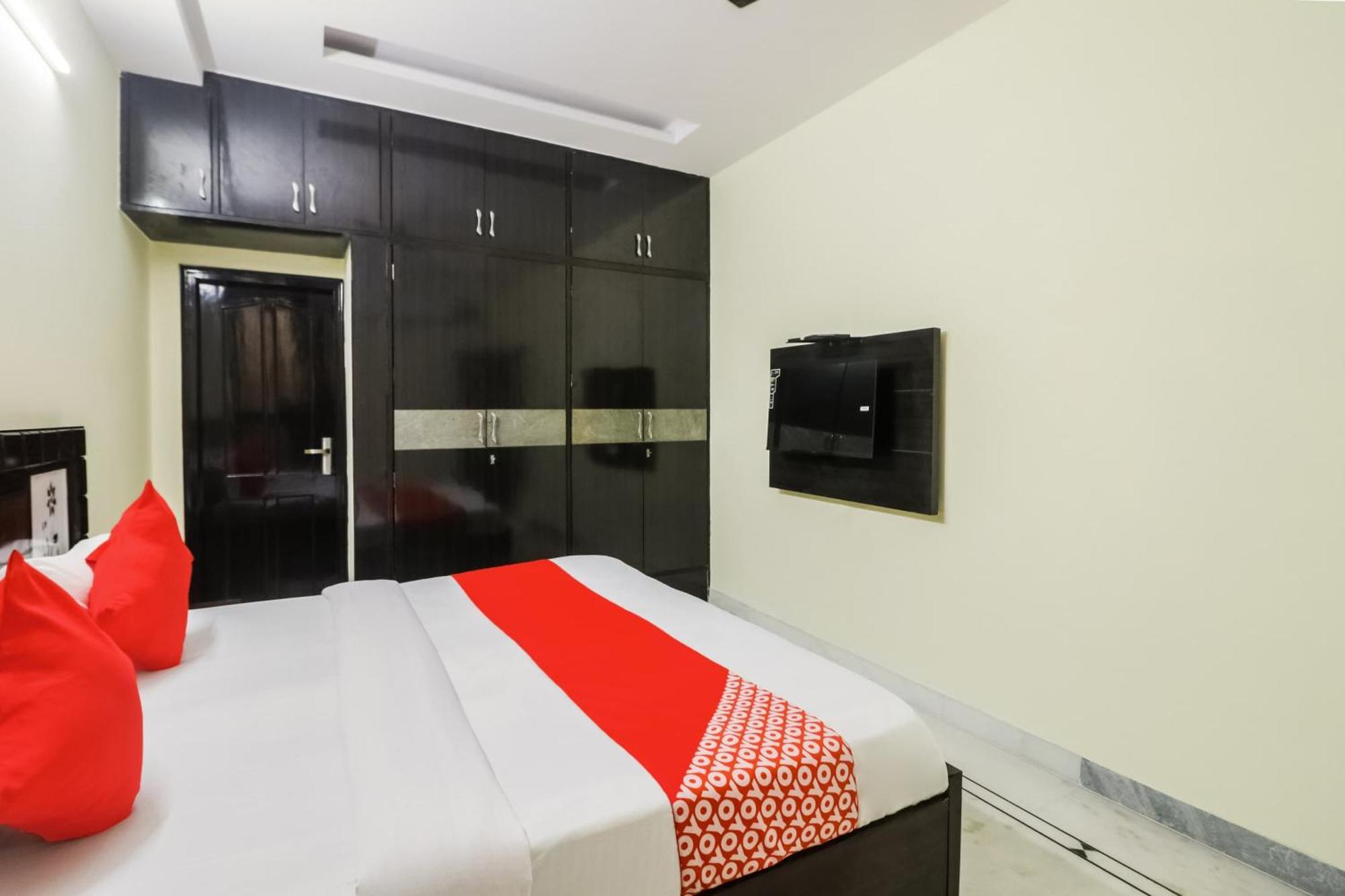 Golden Bridge Hotel New Delhi Exterior photo