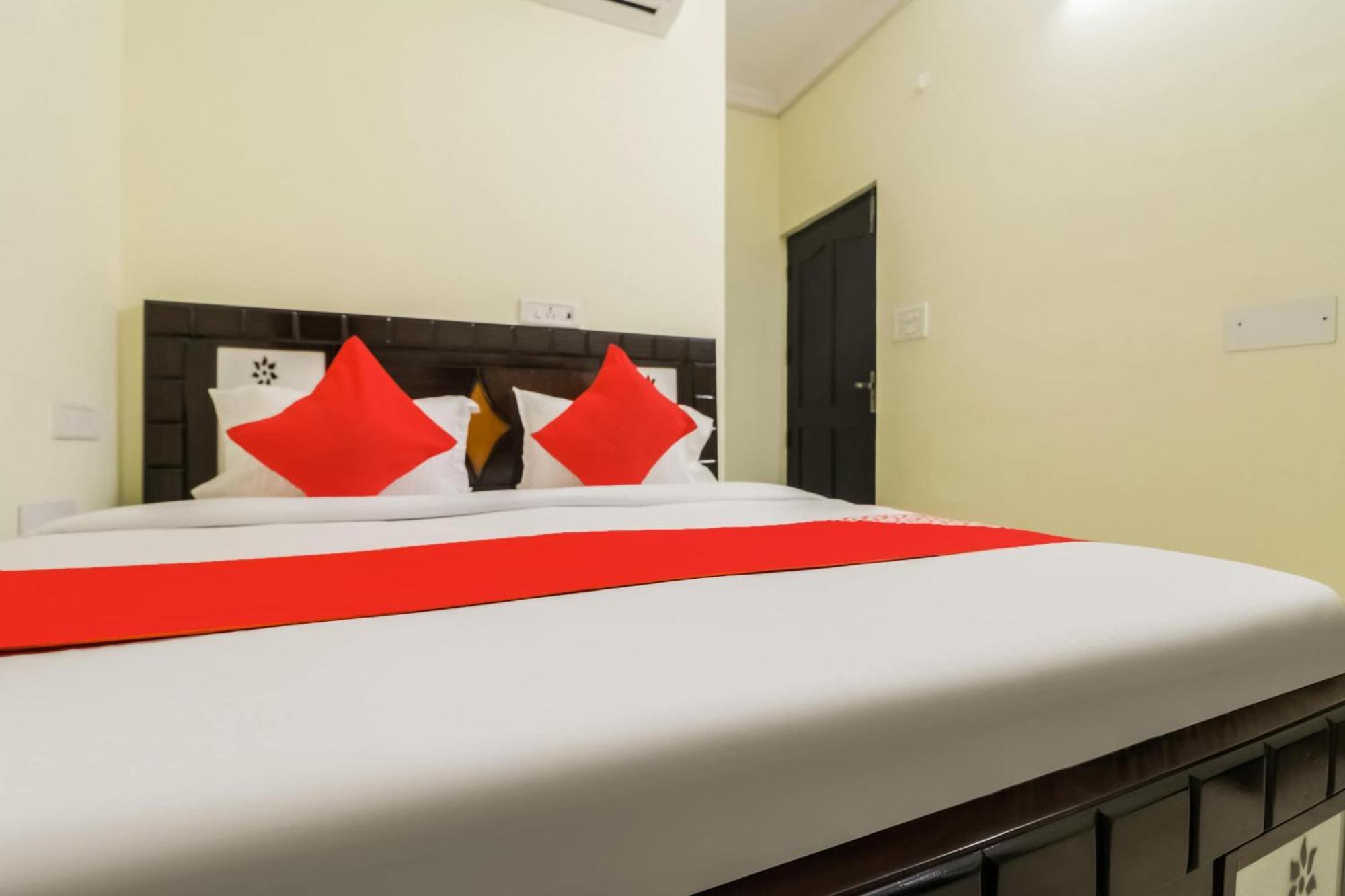 Golden Bridge Hotel New Delhi Exterior photo